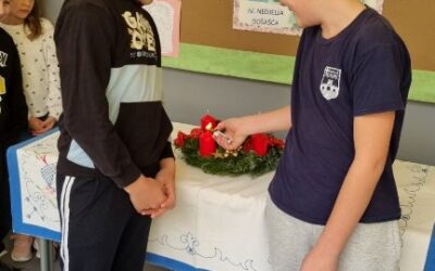 Prva adventska svijeća