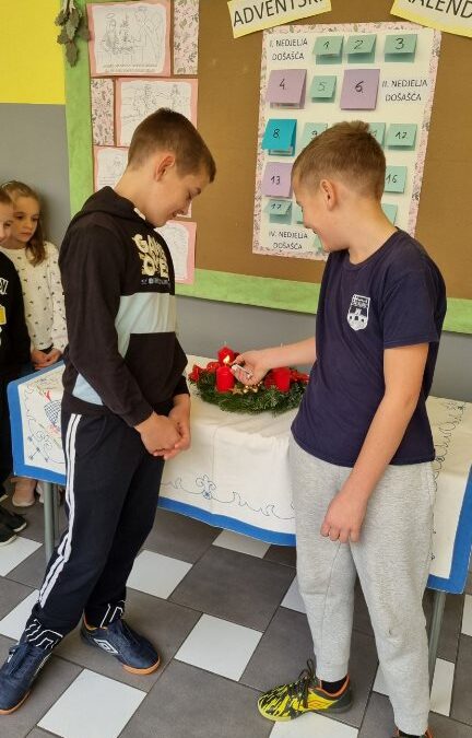 Prva adventska svijeća